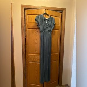 Large athena pleated maxi dress with short sleeves. New without tags